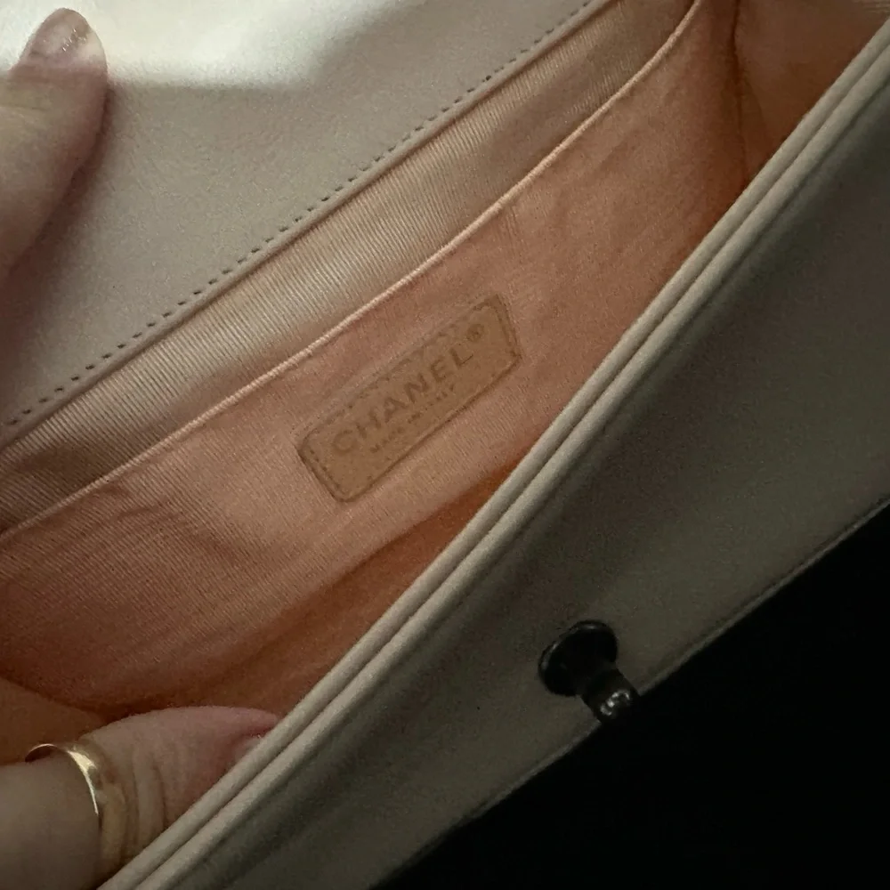Grained Calfskin Quilted Small Boy Flapped Dusty Pink Chanel. - Picture 12 of 13